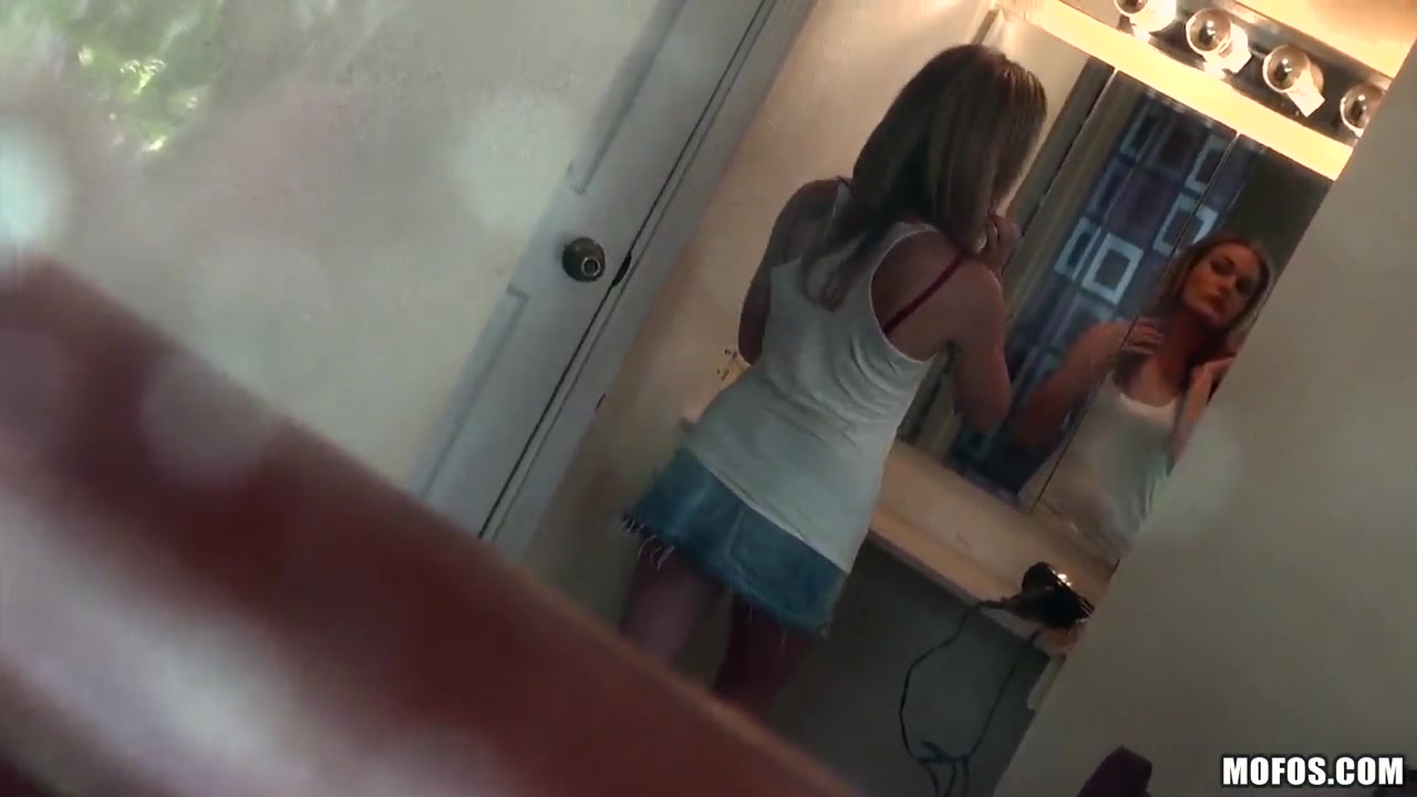 Lovely Taylor Dare preps up in wild anticipation for hot sex