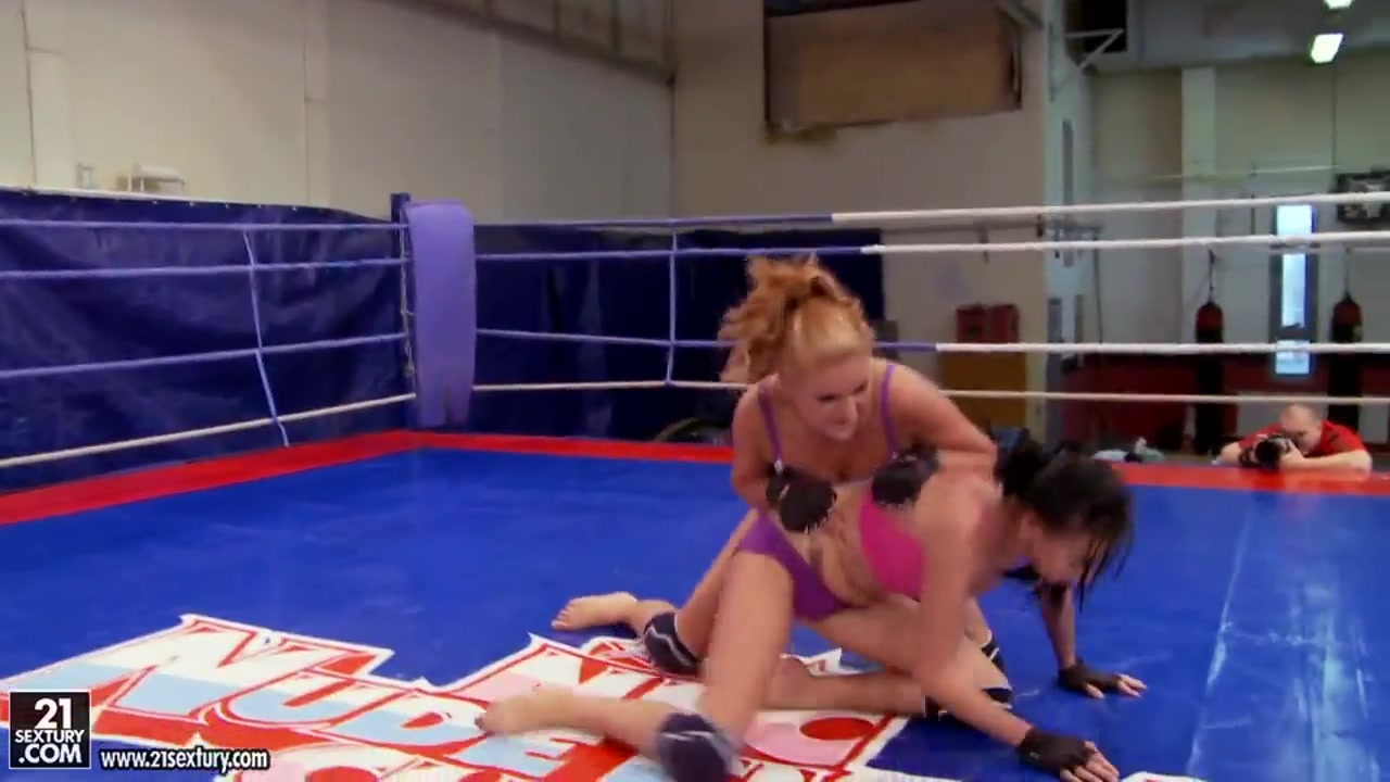 Barbie Black likes to fight and fuck with her slutty friend