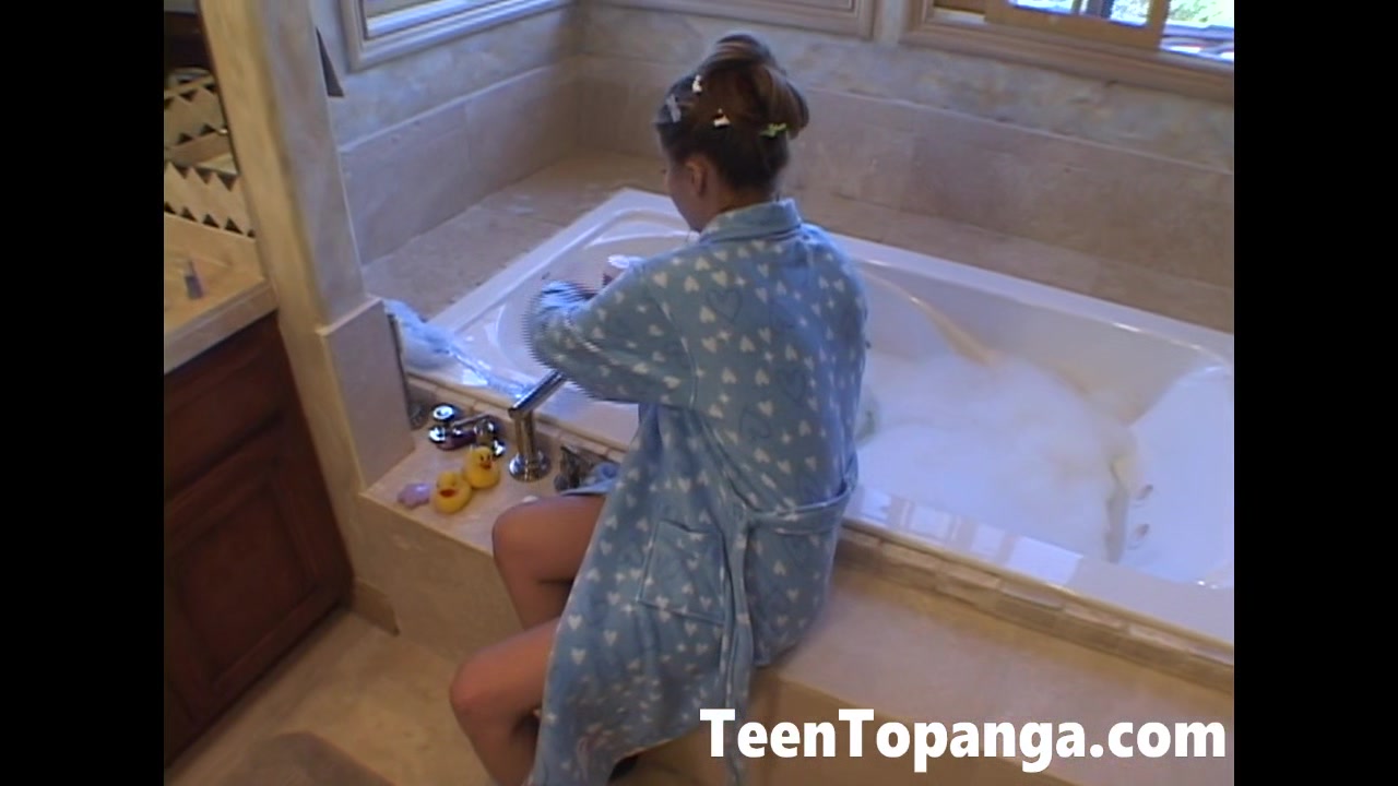 Sexy petite brunette teen topanga masturbates