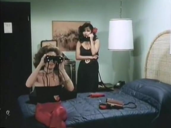Veronica Hart, Lisa De Leeuw, John Alderman in vintage fuck clip