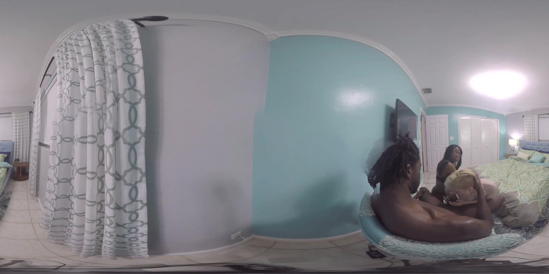 Interracial Threesome - VirtualPorn360