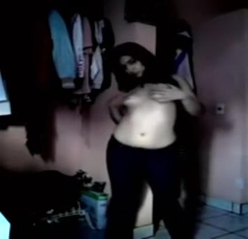 Very hot bhabi with big ass strips and shows off