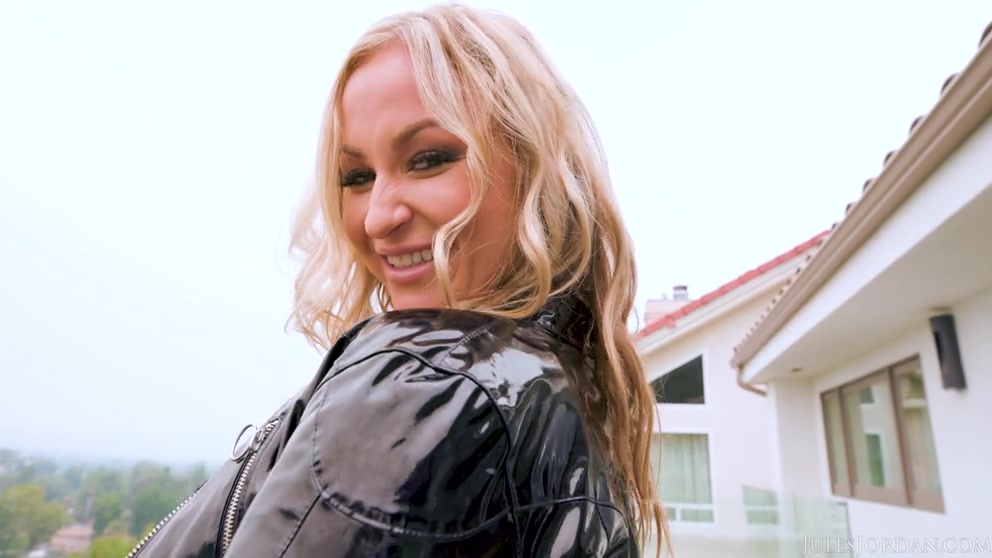 Katalina Kyle Goes Dredd For The First Time - Exclusive Scene - JulesJordan