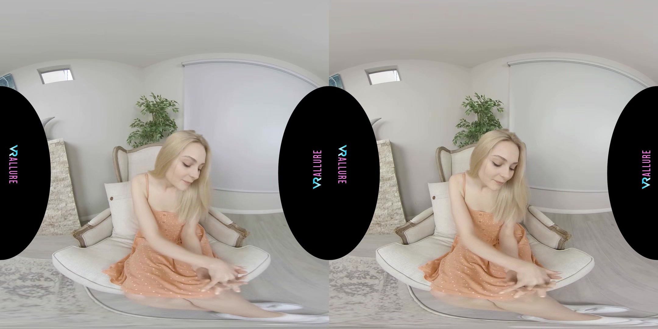 VRALLURE Aften Opal Shows You How She Likes It!