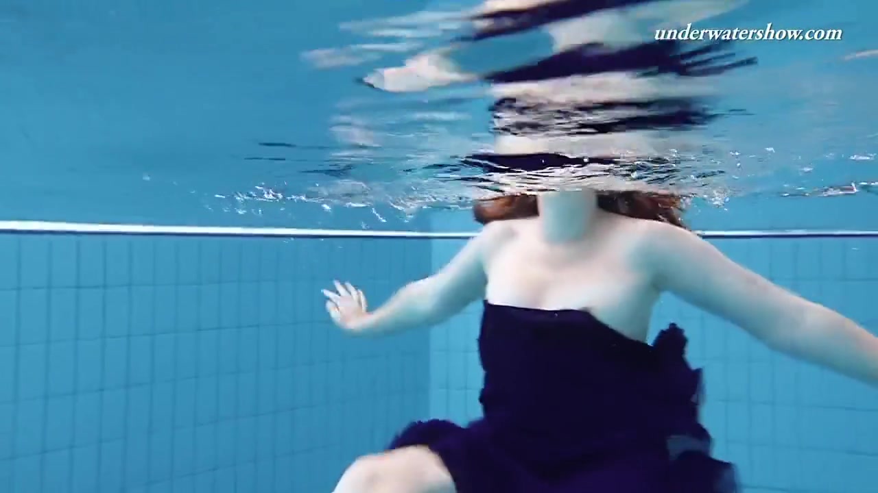 Juicy Pussy Lenka Swimming