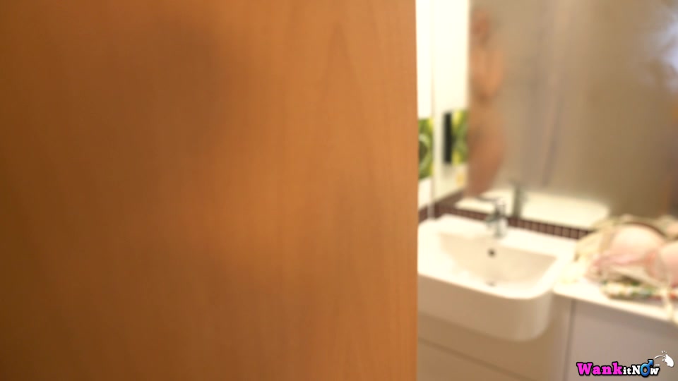 Dolly - Shower WANK - Sexy Videos - WankitNow