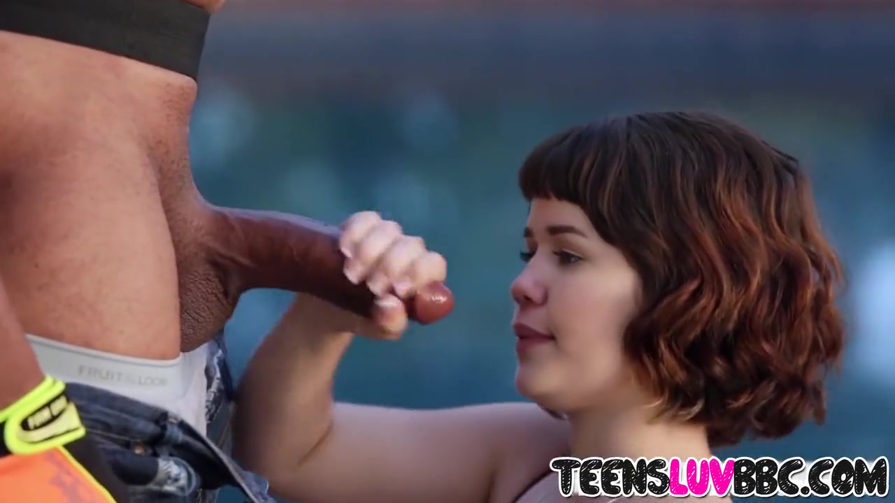 teen 18+ Yhivi Gets A Big Black Cock At The Pool