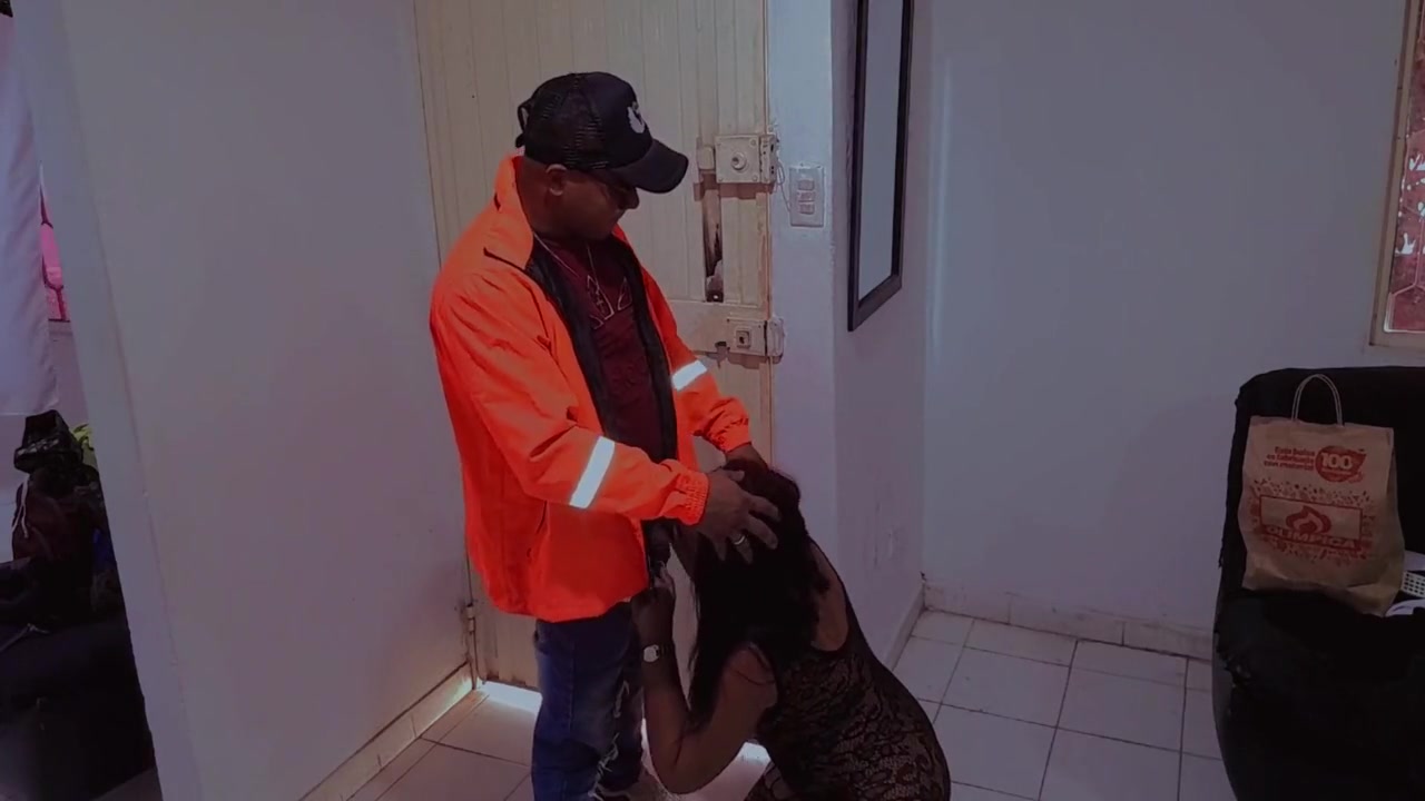 Sex With Unknown Delivery Man I Receive Him In Lingerie I Give Blowjob I Suck His Dick And He Lets Me Fuck His Pussy