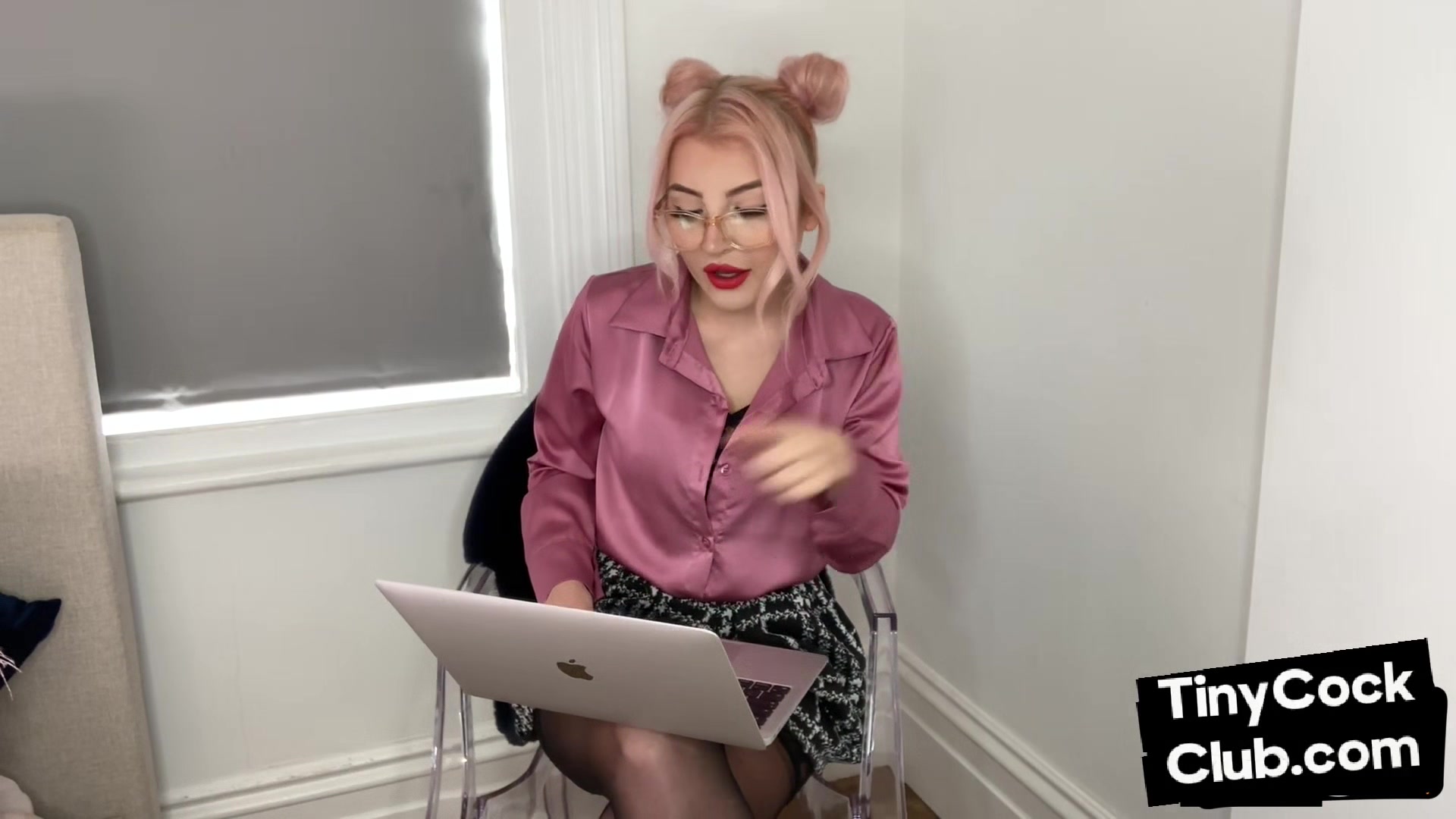 SPH amateur doll humiliates small cocks in solo video