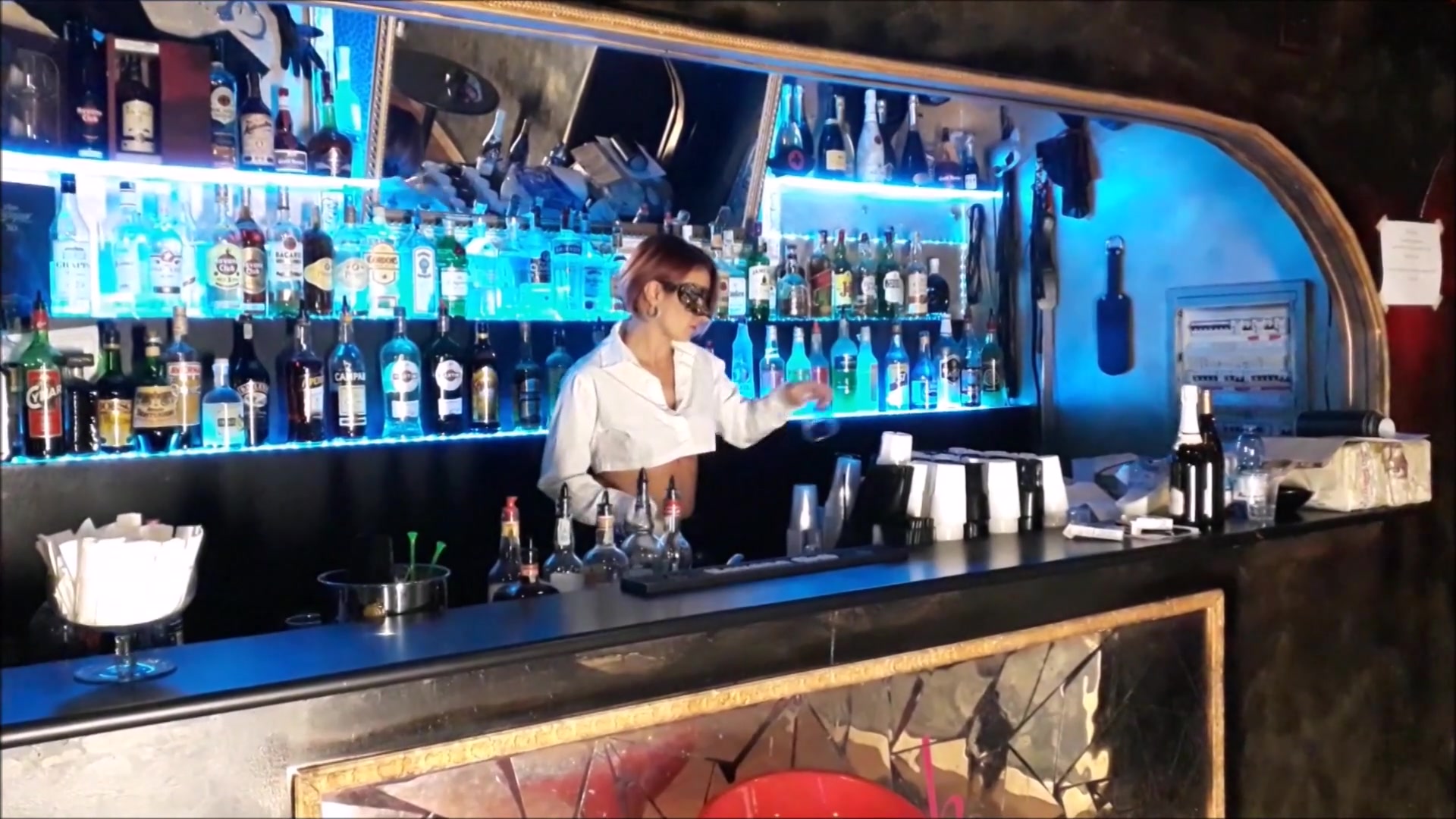 Grossa Sorpresa Al Bar - Sex Movies Featuring Miss Mina Pornostar