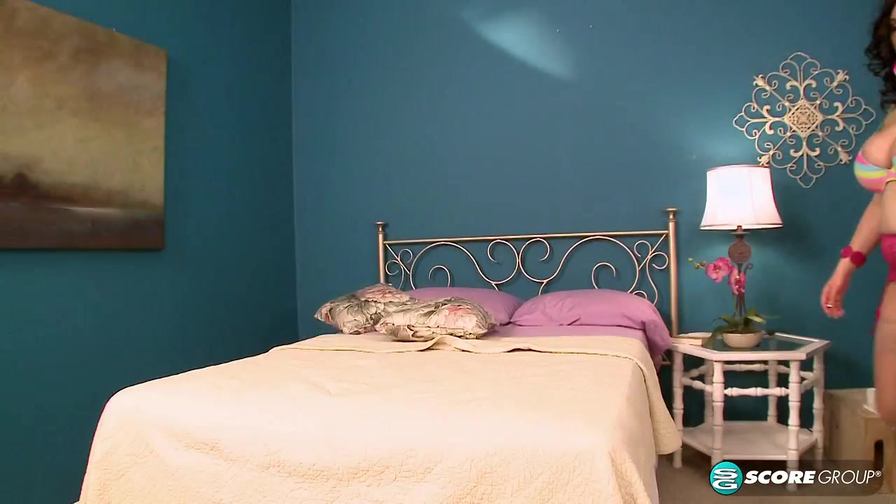 Beverly Hooks Up At MyBoobFaceSpace.com - ScoreVideos