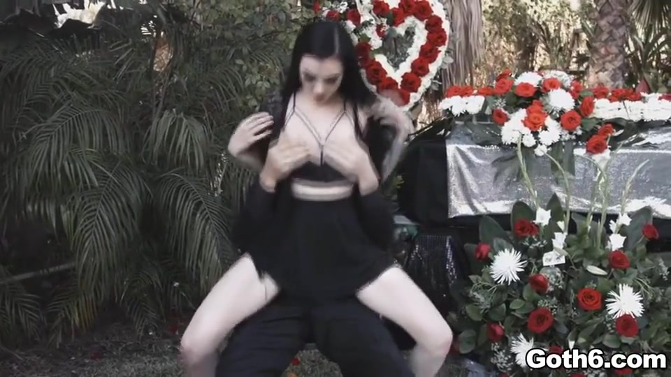 Steve Qute, Steve Holmes And Marley Brinx In Steve Gone Wild Humping Raunchy Teenage Coochie