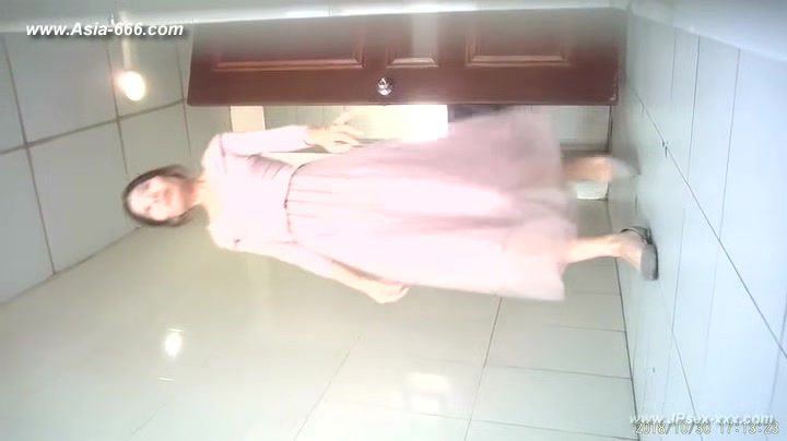 chinese girls go to toilet.117