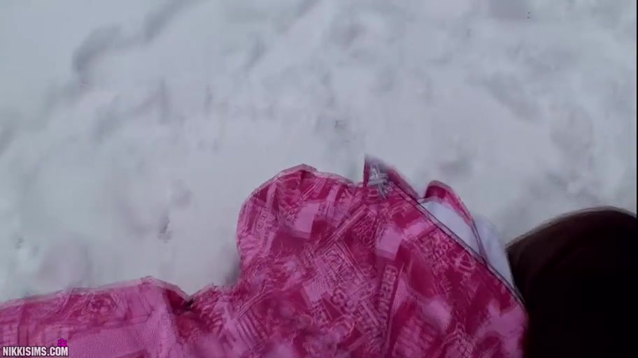Nikki Snow Ball Fight Video
