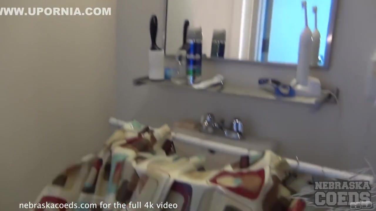 Hot College Coed In Iowa In The Shower