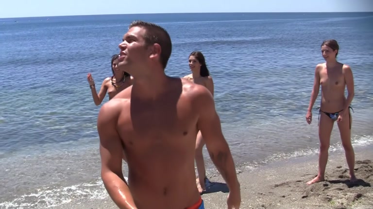 College fuck party is beneath the heating sun this time