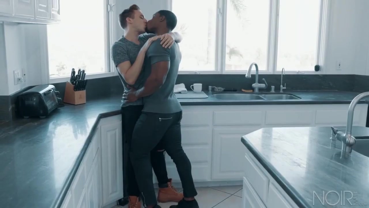 Muscled Uncover Huge Dick - Deangelo Jackson