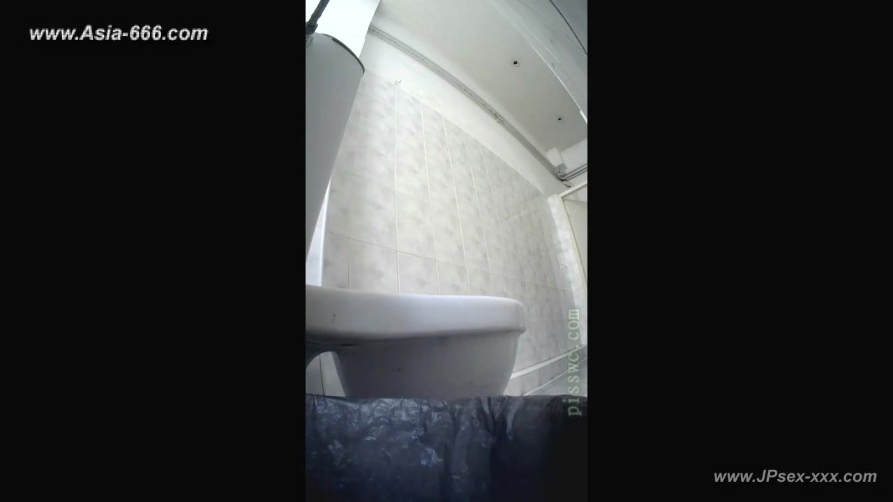 peeping blondes go to toilet.101