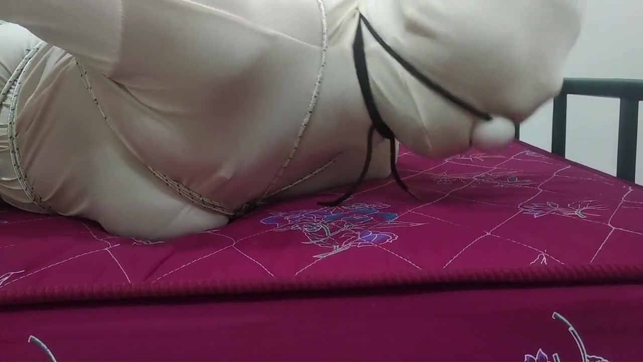 Sissy In Zentai Training With Vibrator