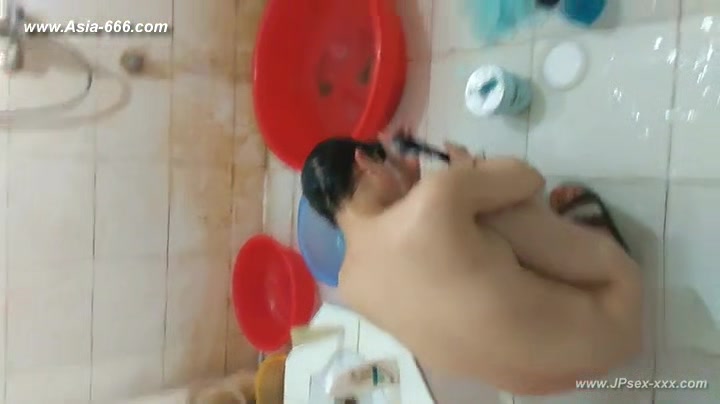 peeping chinese girls bathing.18_2