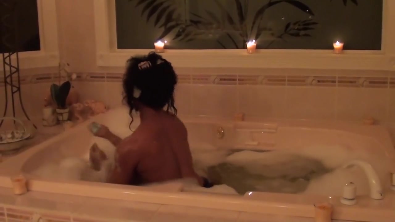 Bathtub Fantasy With Pornstar Ldr At Home With Mia Khalifa, Abella Danger And Lana Rhoades