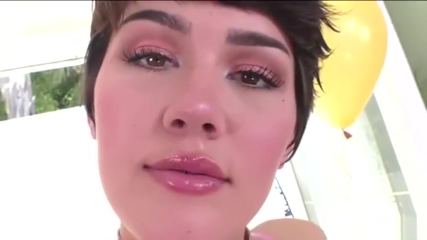 TS Daisy Taylor enjoys when bigcock fucks her bigass