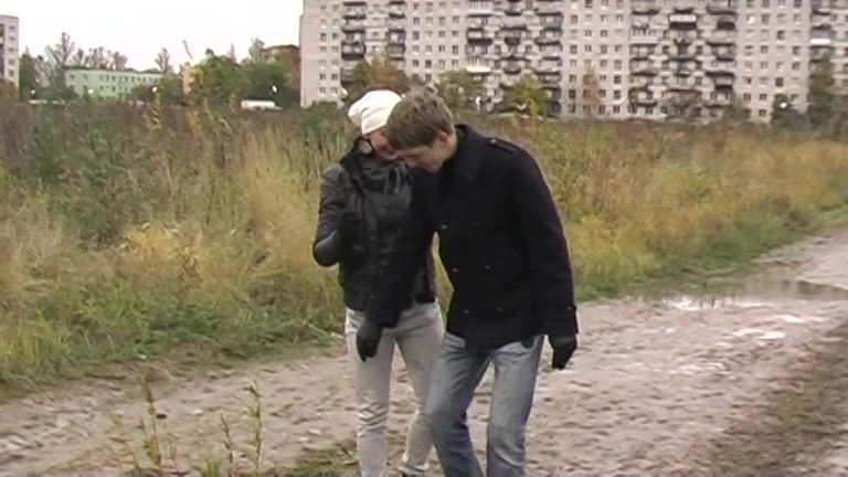 Dilettante strapon sucker performs lascivious act in the street