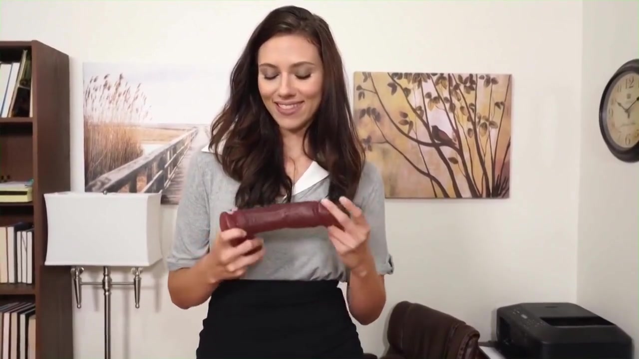 Beauty Famous For Beautiful Body Uses A Dildo In The Office