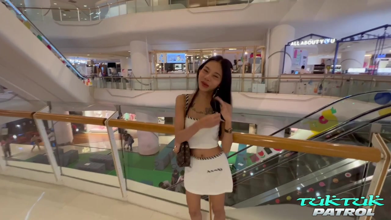 Skinny Creampie For Horny Thai Babe At Tuktuk Patrol