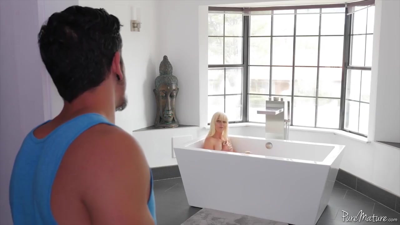 Marie Mccray In Addicted To Sexual Pleasure Milf Waits Her Lover In Tub