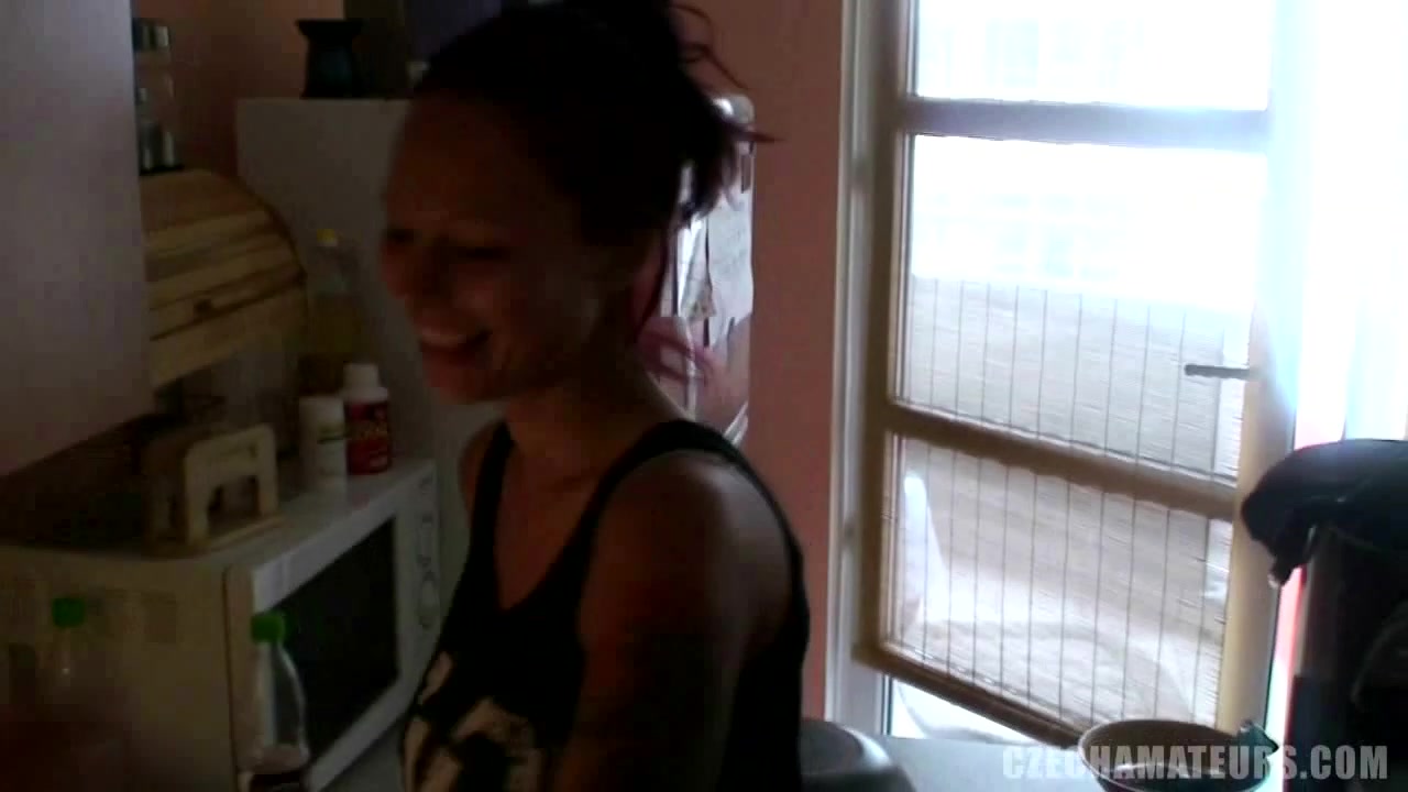 Boyfriend film his Czech girlfriend giving him a nice head