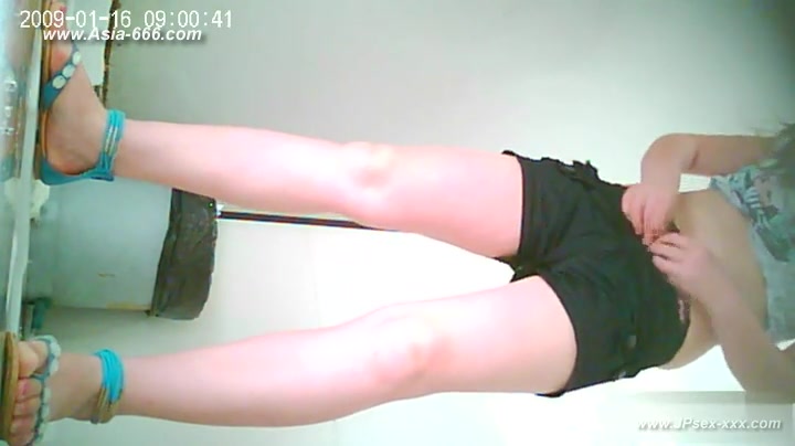 chinese girls go to toilet.41