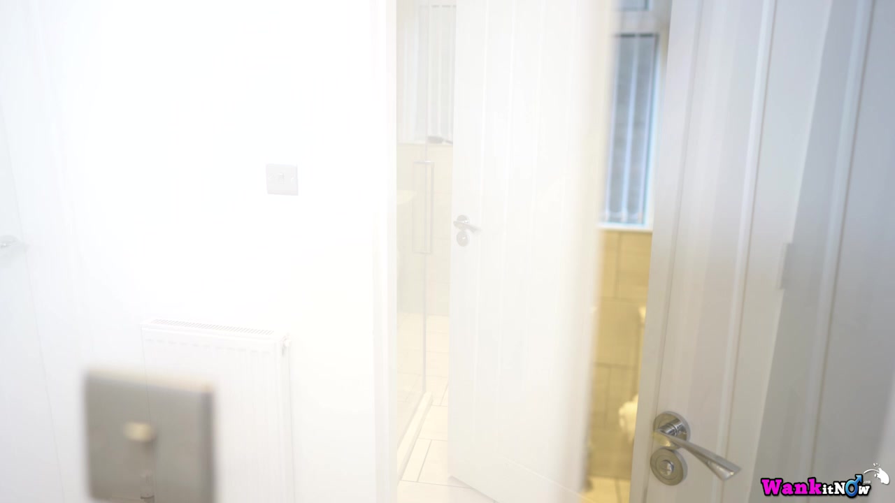Selene - Naughty Shower Wank - Sexy Videos - WankitNow