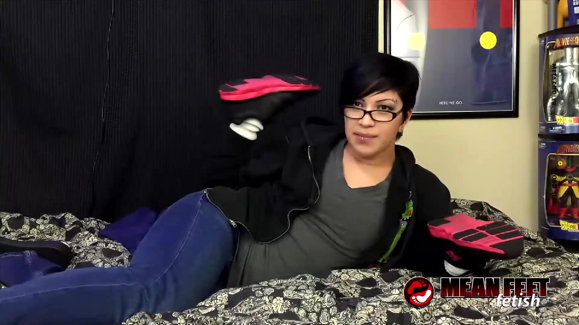 Nerdy Cassandra Cain Wants To Show Her New Looks
