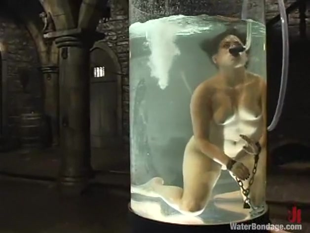 Maya in Waterbondage Video