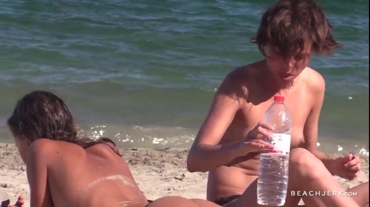 Topless Lesbians - BeachJerk