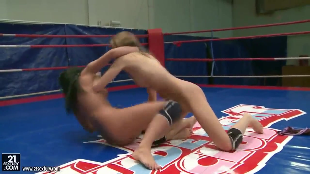 Hot nude wrestling between Candy Love and Destiny