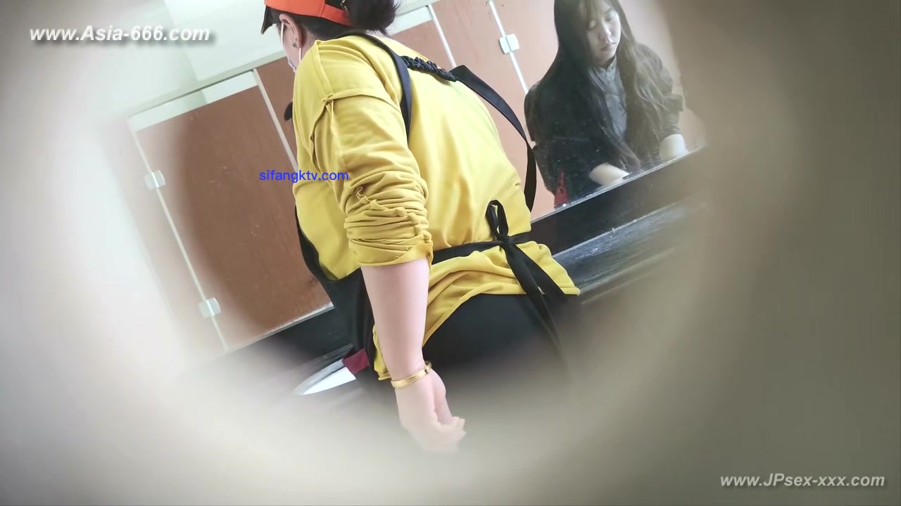 chinese girls go to toilet.300