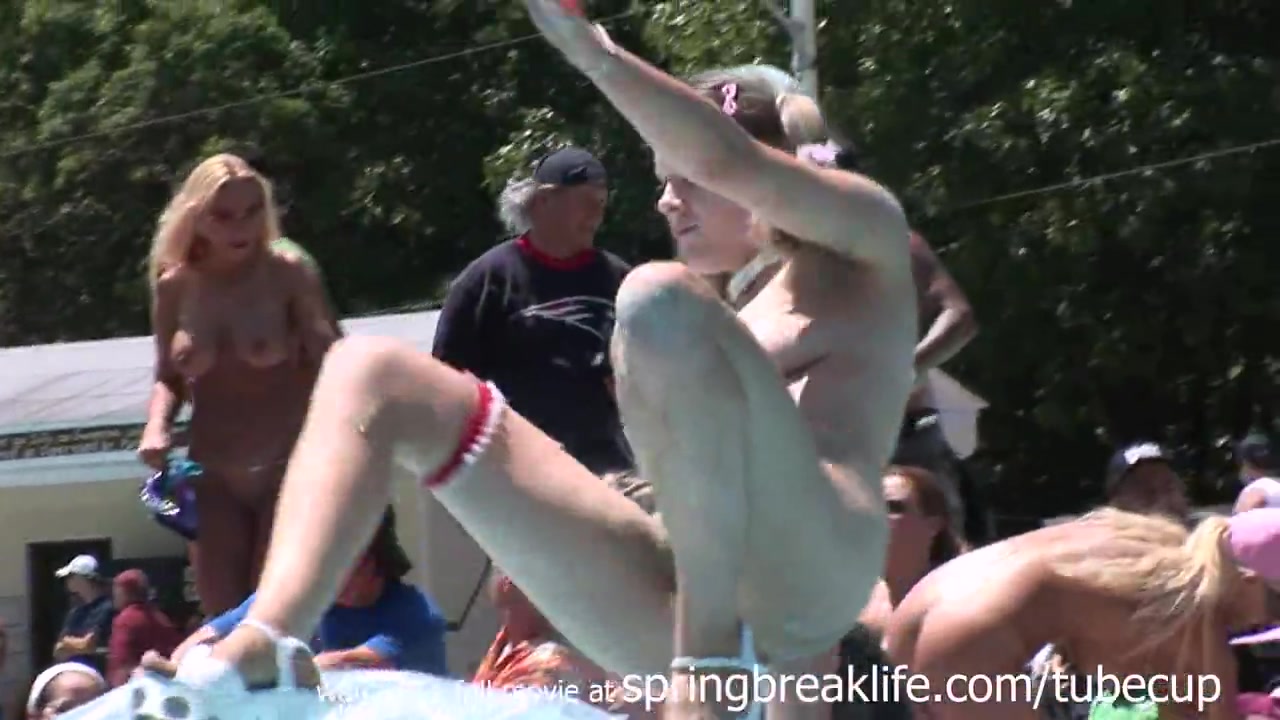 SpringBreakLife Video: Hot Chicks Get Naked