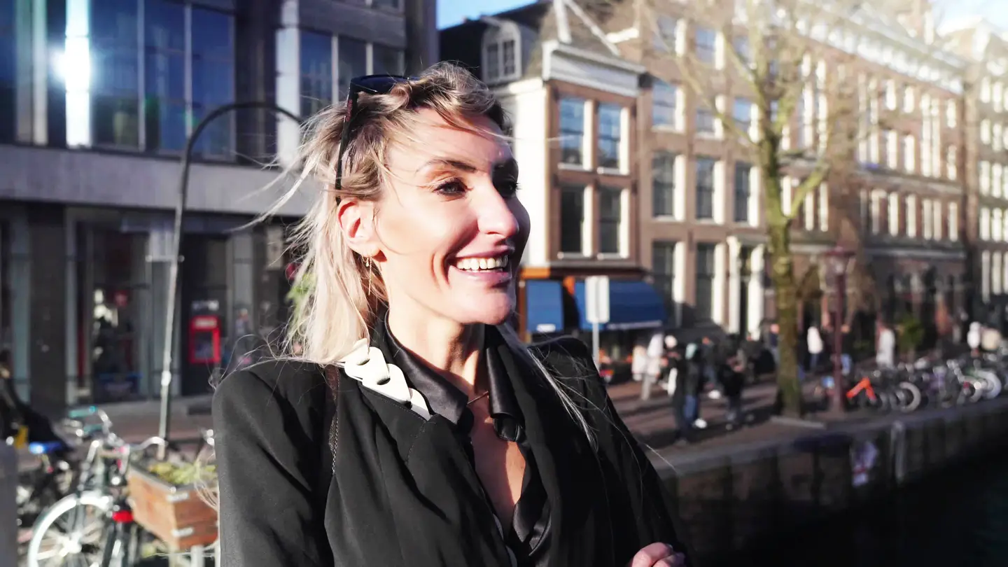 Anouk joins her friend Joyce in a crazy threesome! - Jacquie et Michel TV