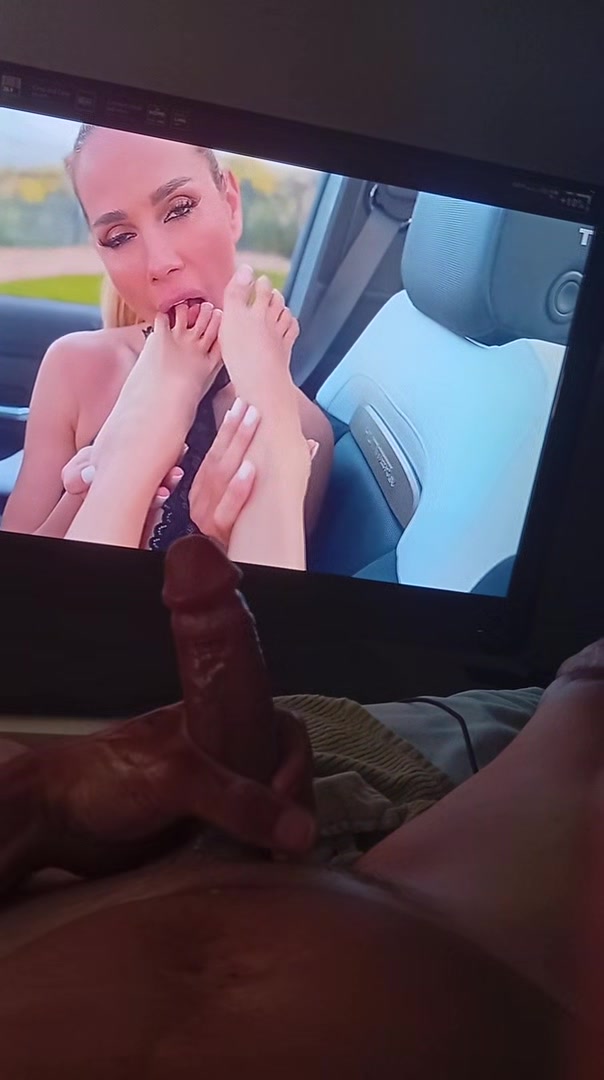 Pleasure my self to sexy toe sucking