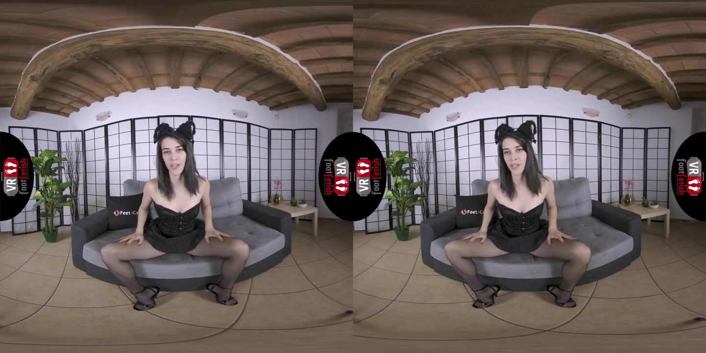Small Titted Babe Scarlett With Dark Hair Masturbating And Posing Her Beautiful Feet In Vr