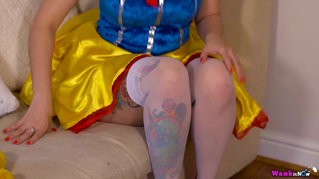 Dolly - Snow White - Sexy Videos - WankitNow