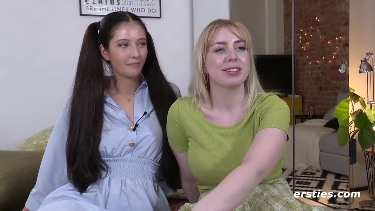 Die 20-jahrige Lana L. Besucht Die 19-jahrige Line Fur Heiben Lesbischen Sex