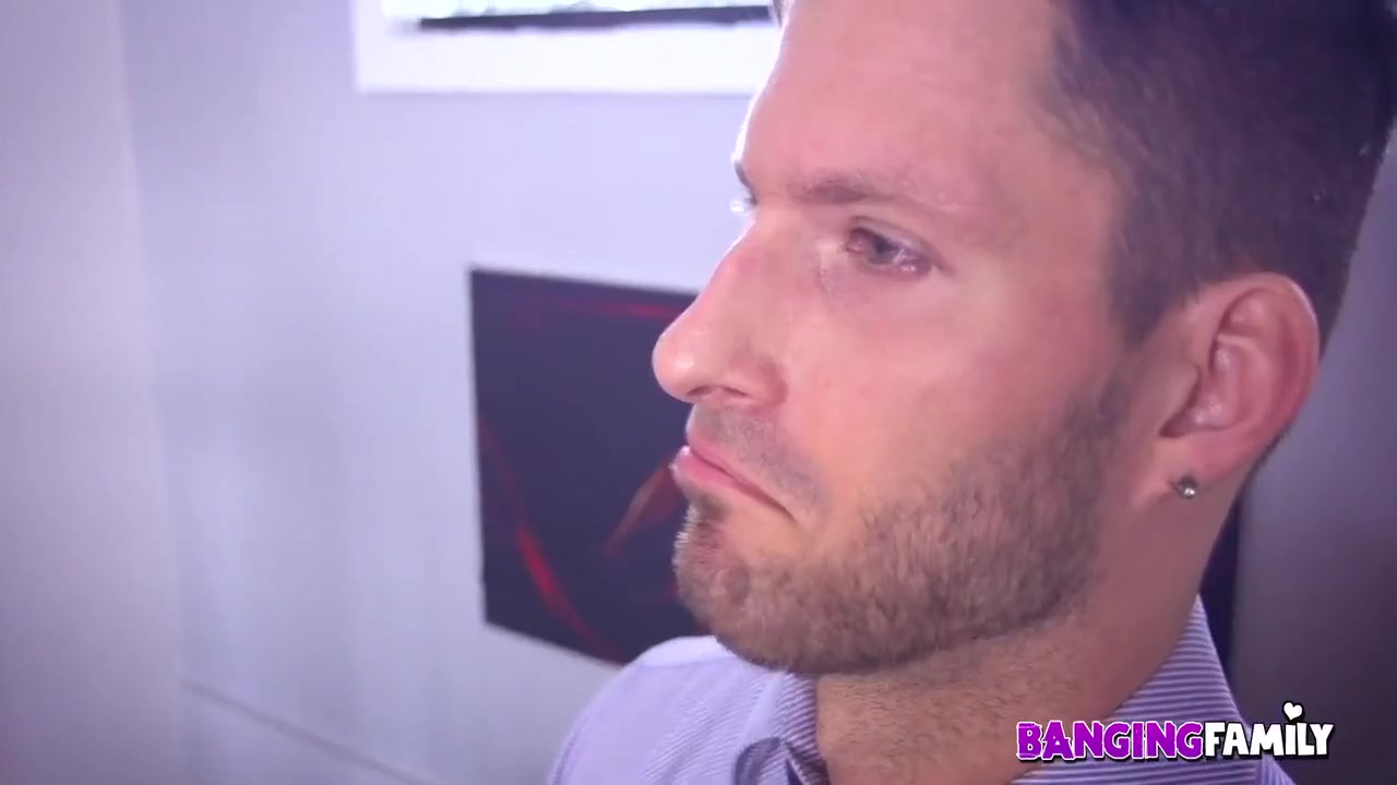 A Teen 18+ Cheerleader Seduce His Stepbrother