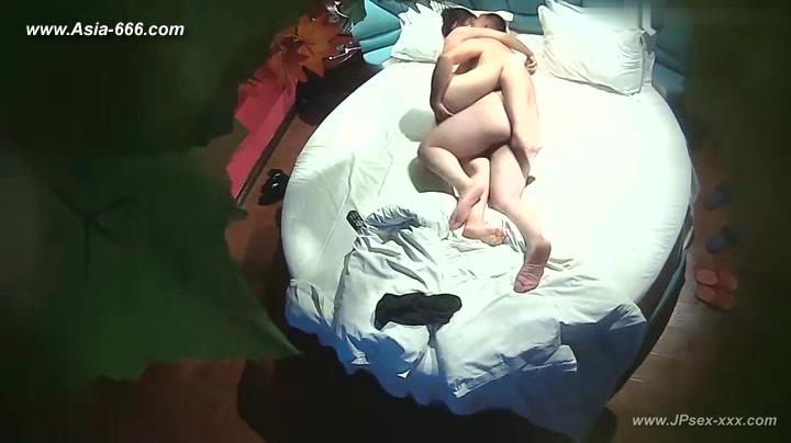 Hackers use the camera to remote monitoring of a lover's home life.***
