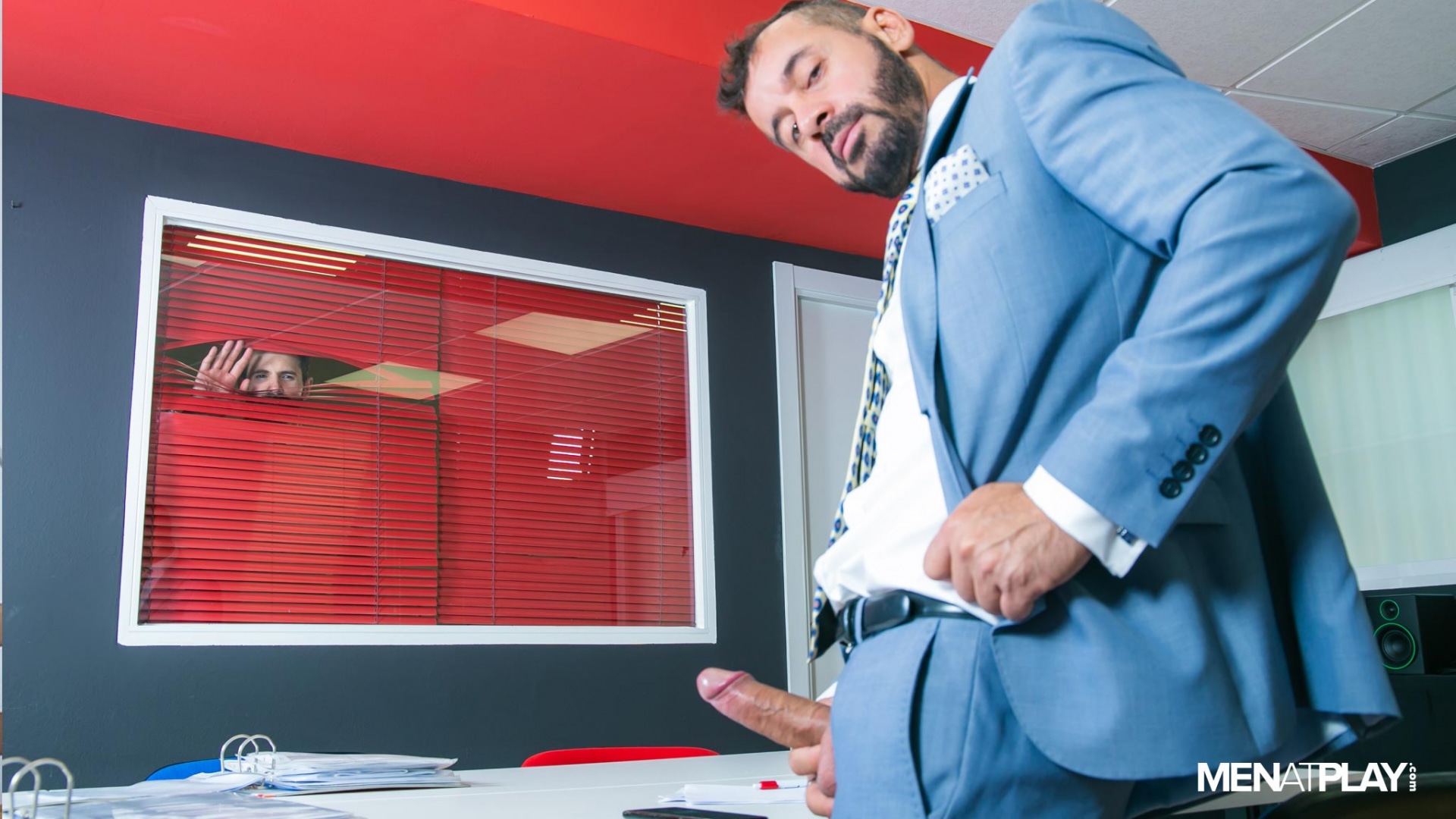 Office Voyeur - MENatPLAY