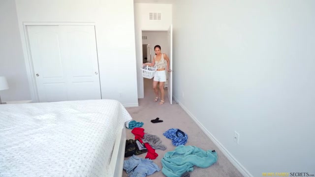 Stepmom Loves Cum - S2:E4 - Momlover