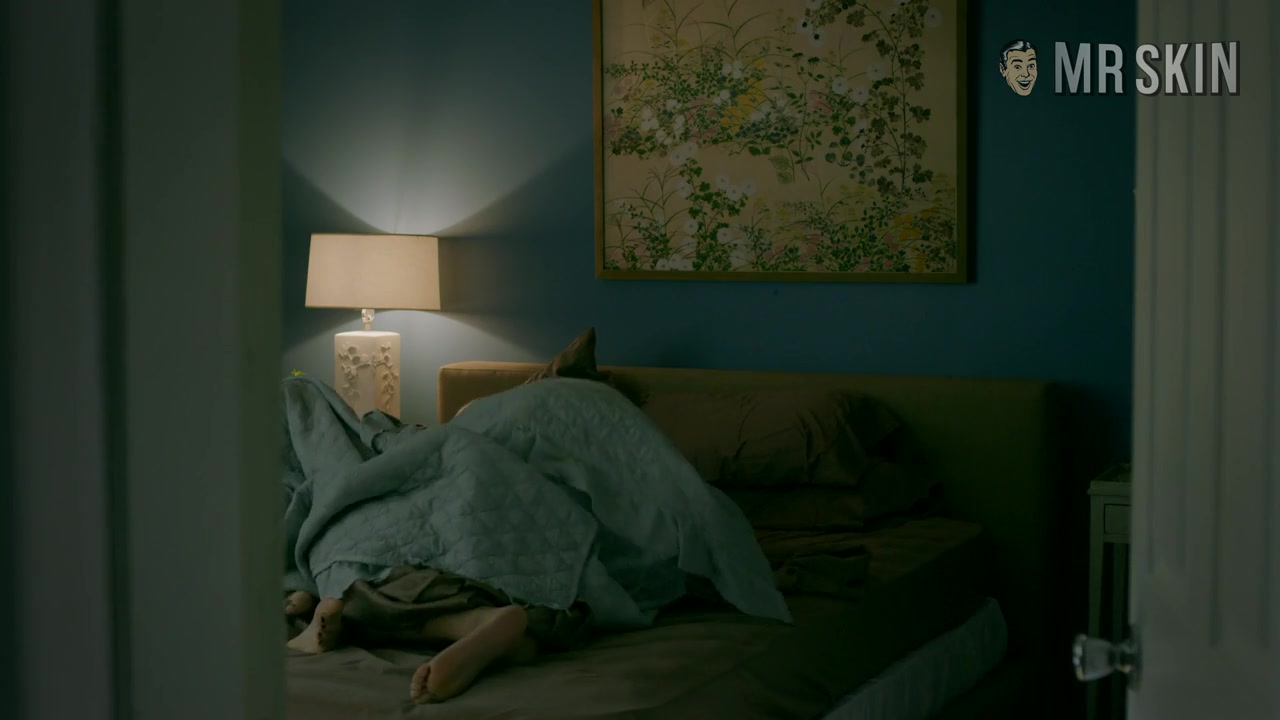 Taylor Schilling Serves Up Her Chow Hall In Orange Is The New Black - Mr.Skin
