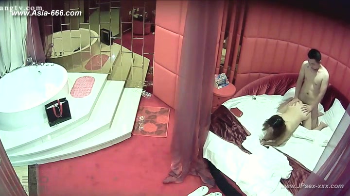 Hackers use the camera to remote monitoring of a lover's home ***